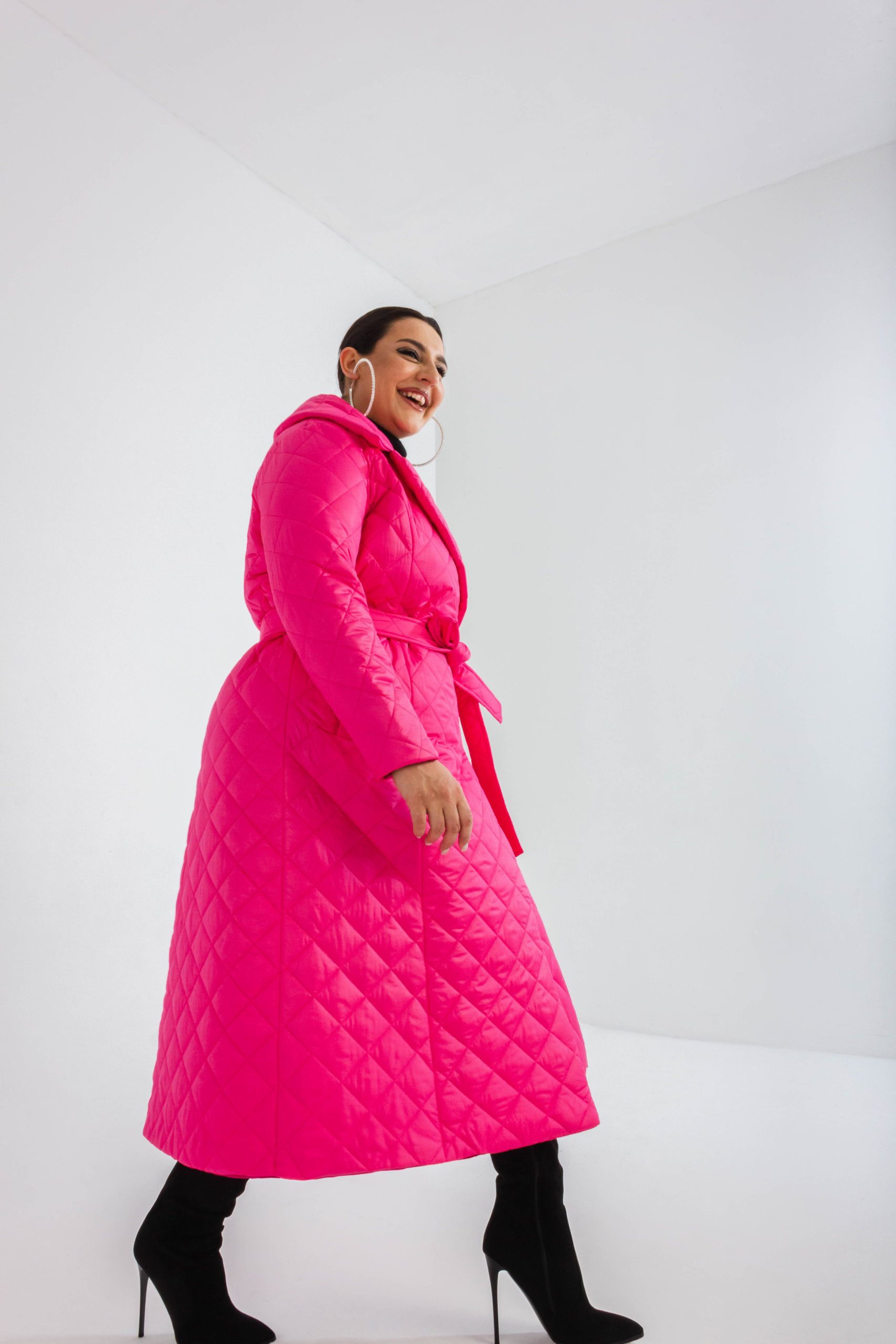 Розовое стеганое утепленное пальто большого размера STELLA